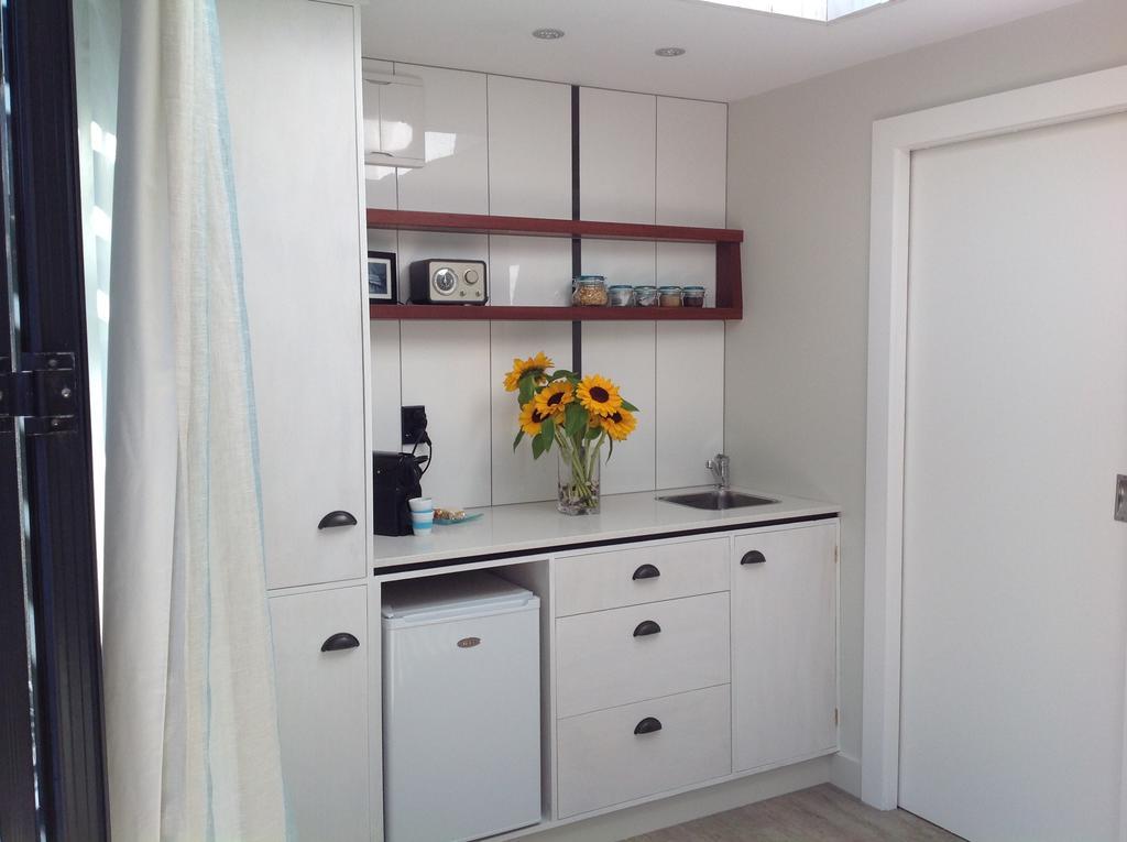 Top Floor Bed&Breakfast Paraparaumu Buitenkant foto